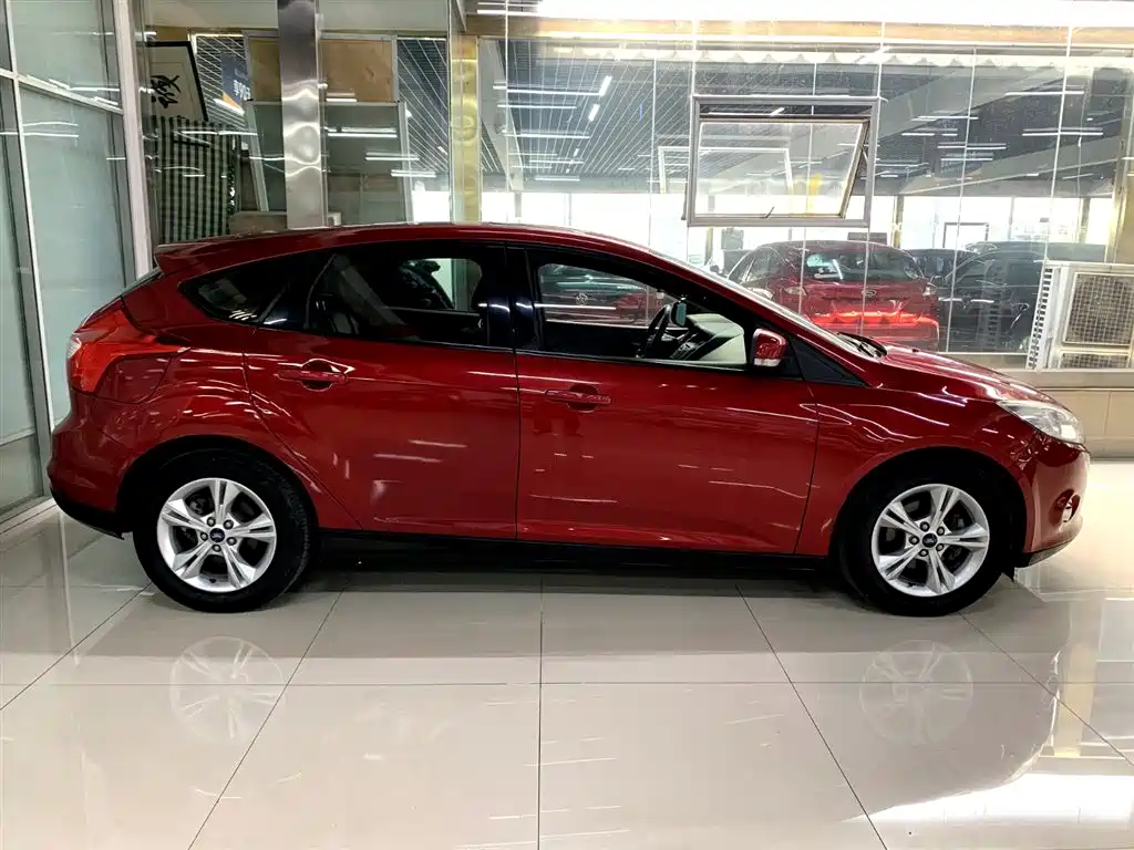 Ford Focus 2013 — фото 4