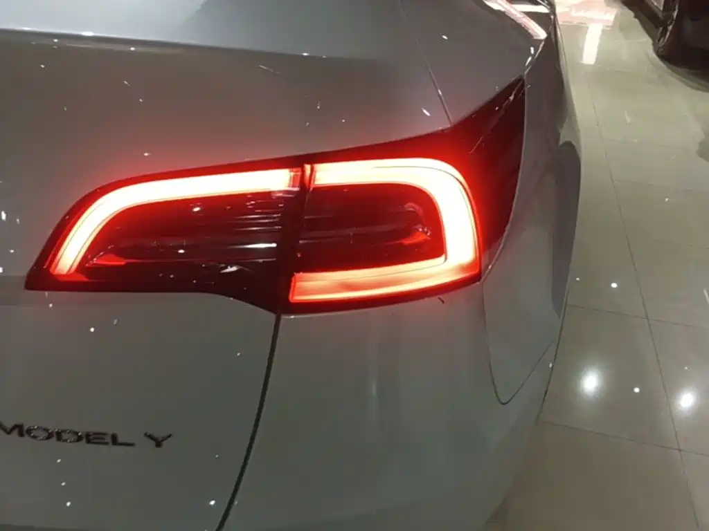 Tesla Model Y 2021 — фото 8