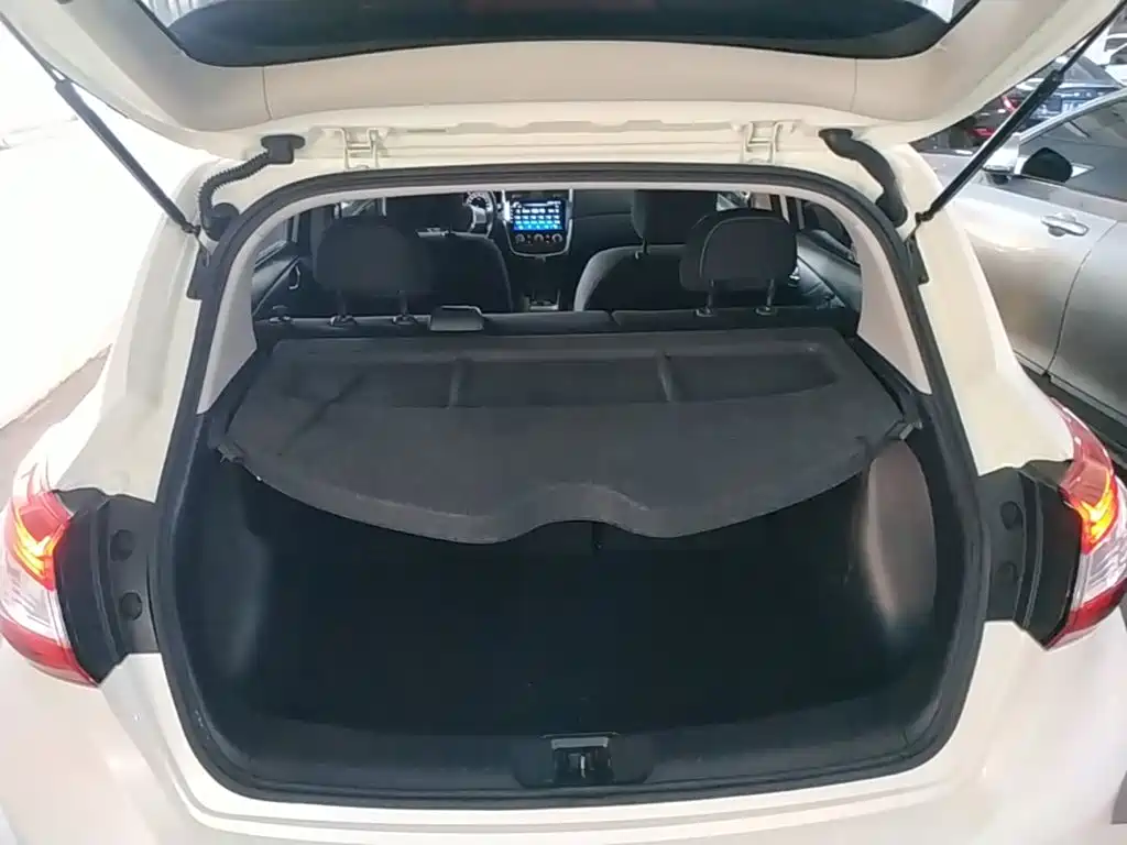 Nissan Tiida 2022 — фото 19