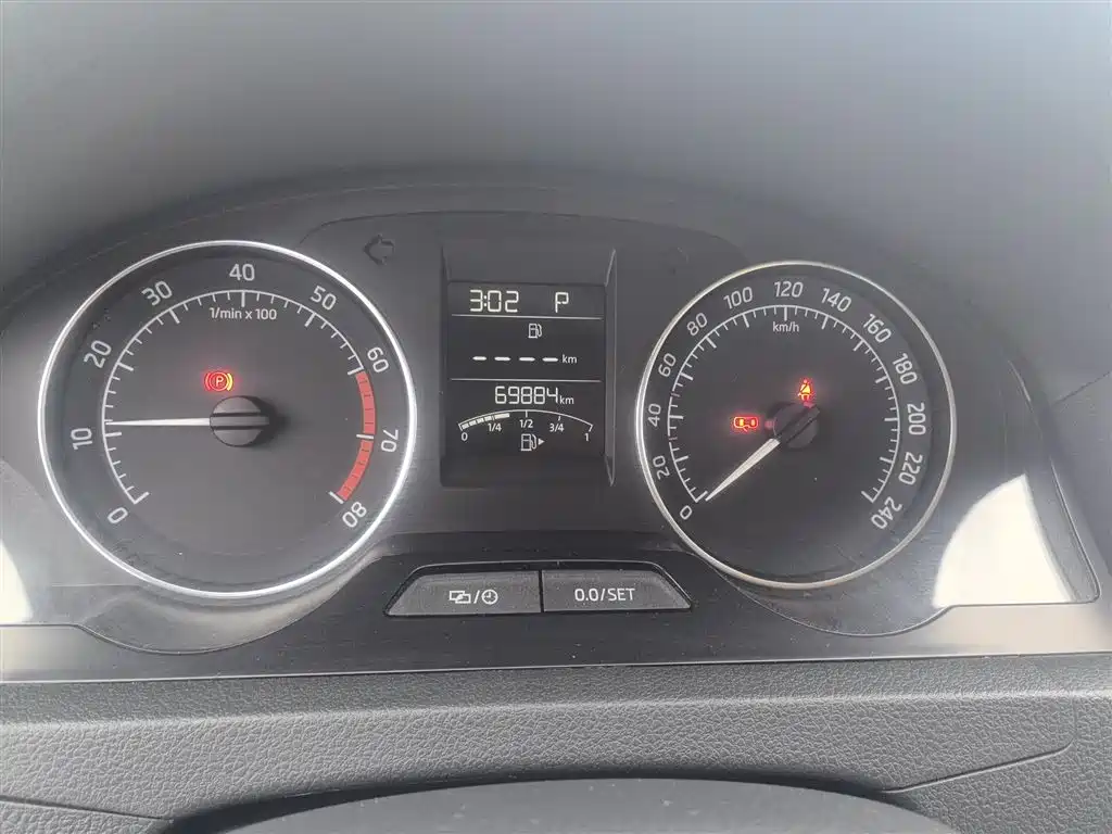 Skoda Rapid Spaceback 2015 — фото 12