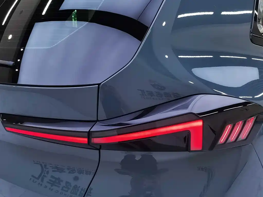 BMW XM 2025 — фото 10