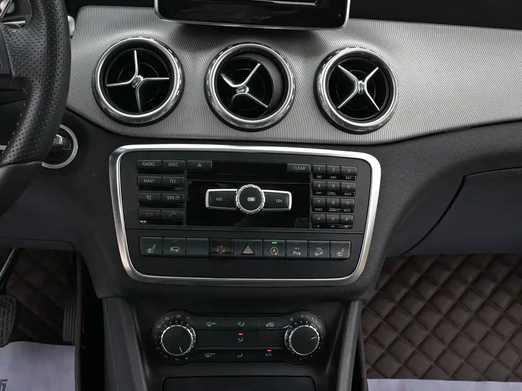 Mercedes-Benz GLA 2015 — фото 7