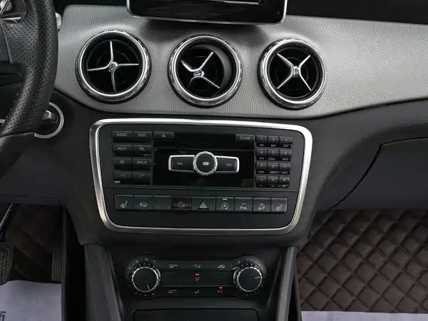 Mercedes-Benz GLA 2015