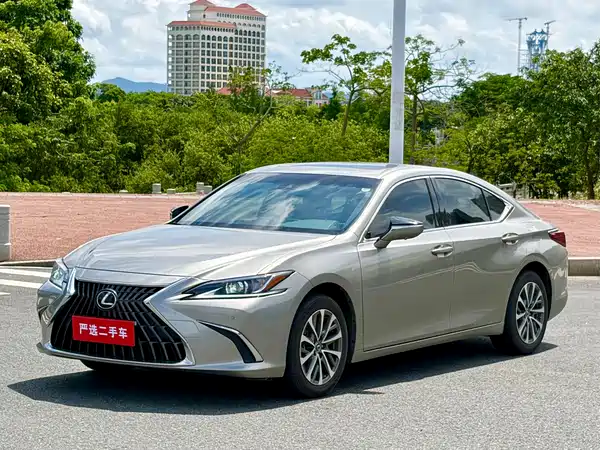 Lexus ES 2024
