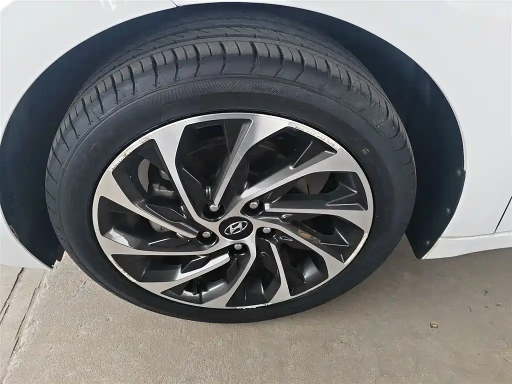 Hyundai Elantra 2020 — фото 25