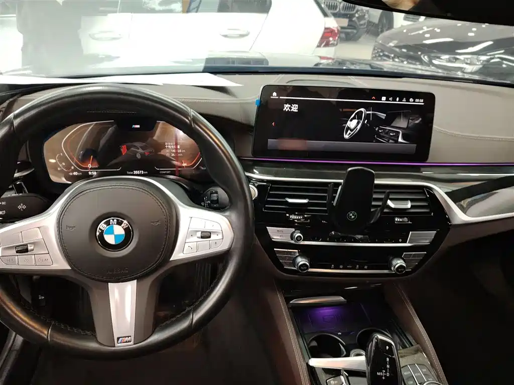 BMW 5 Series 2024 — фото 10