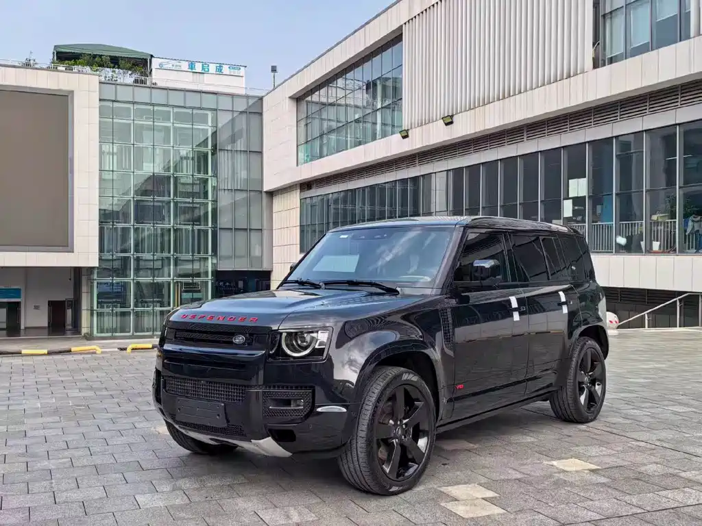 Land Rover Defender 2024