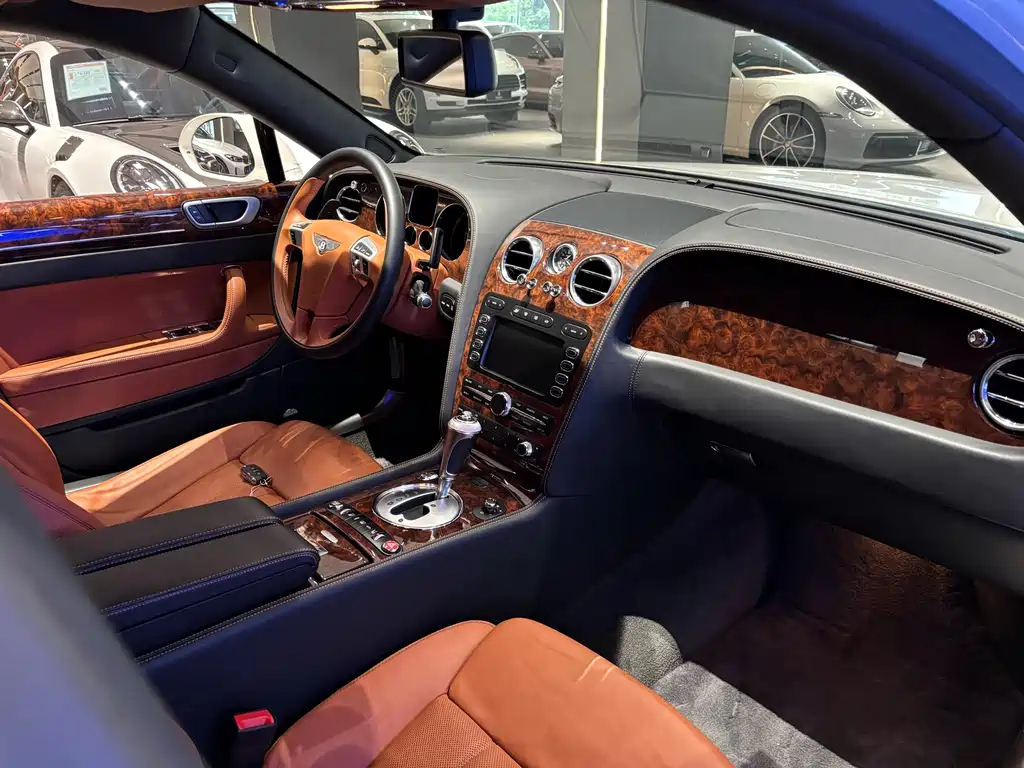Bentley Flying Spur 2011 — фото 11