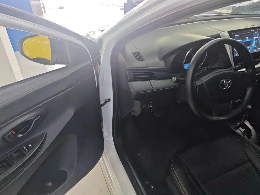 Toyota Yaris L 2020 — фото 12
