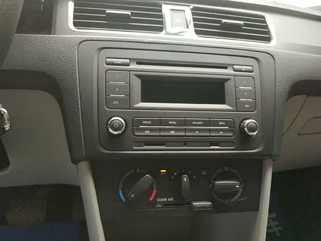 Skoda Rapid 2017 — фото 13