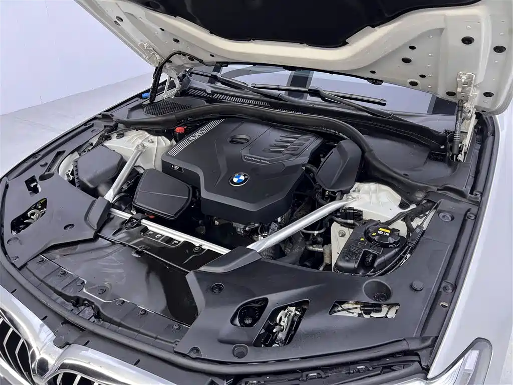 BMW 5 Series 2022 — фото 11