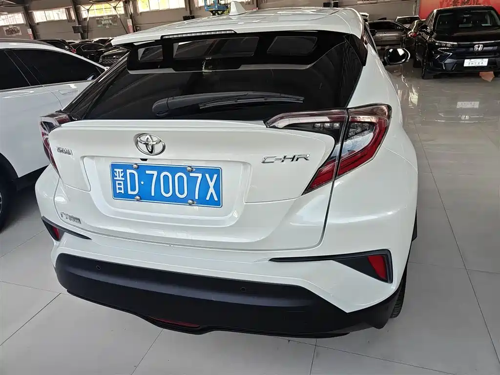 Toyota C-HR 2020 — фото 6