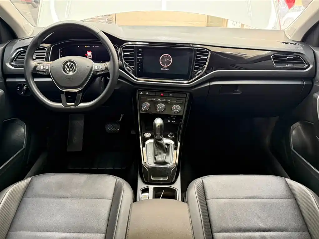 Volkswagen T-Roc 2023 — фото 12
