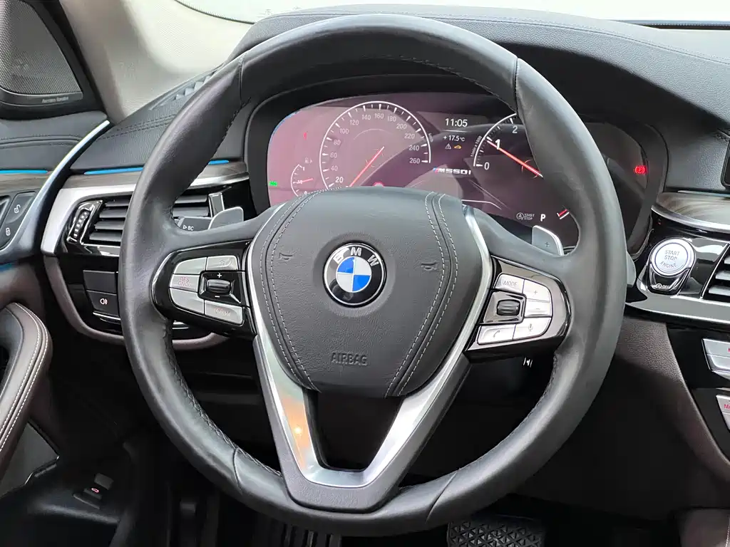 BMW 5 Series 2019 — фото 29
