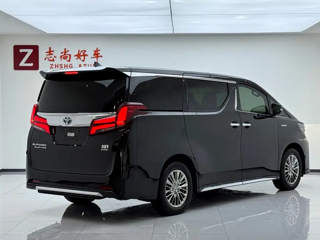 Toyota Alphard 2022 — фото 15