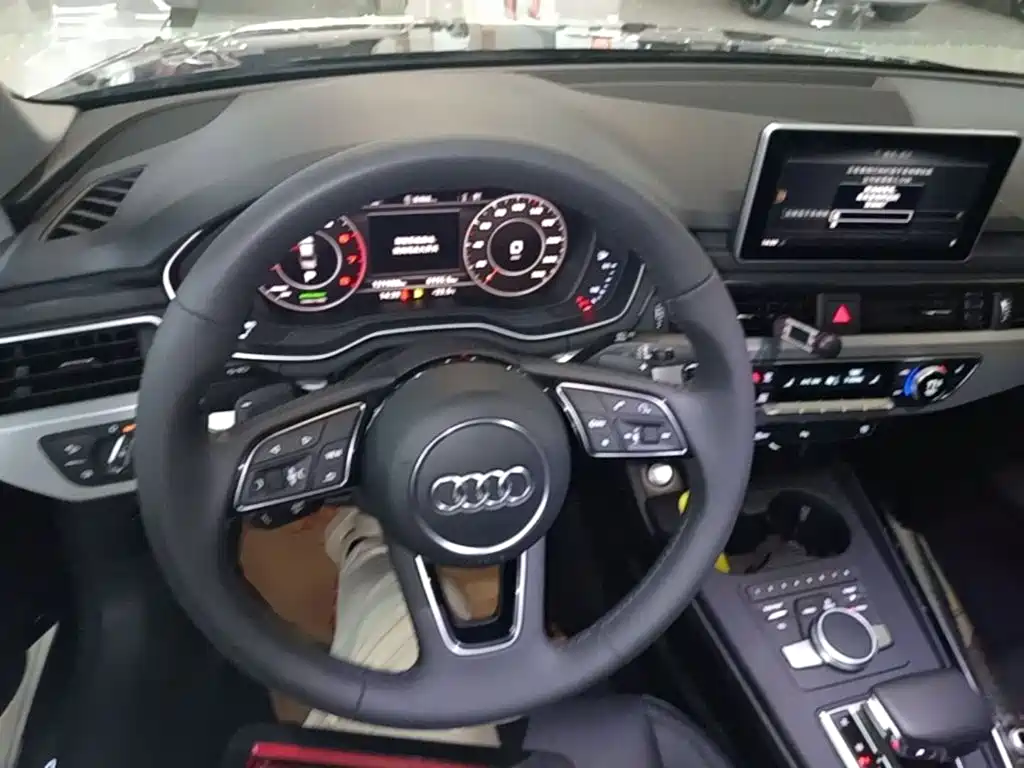 Audi A4L 2018 — фото 11