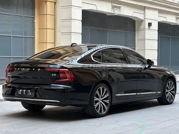 Volvo S90 2024