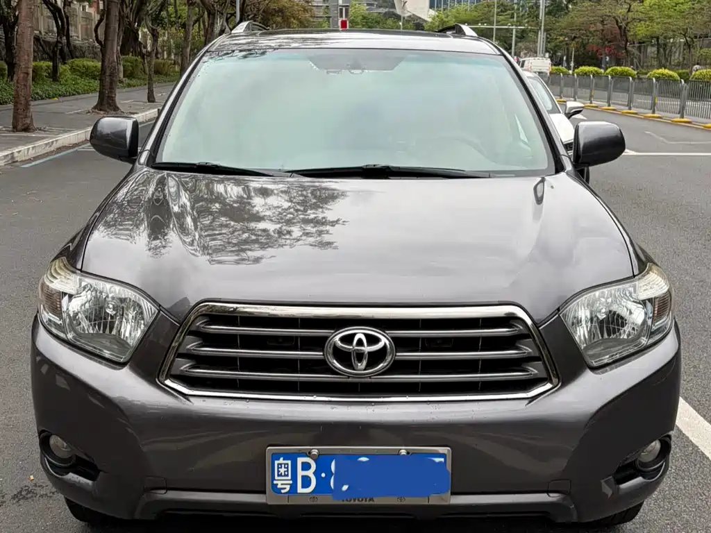 Toyota Highlander 2010 — фото 1