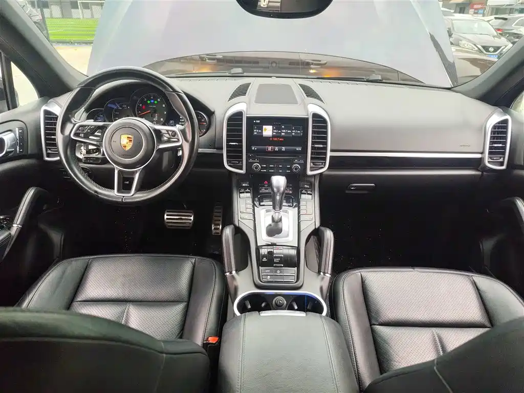 Porsche Cayenne 2017 — фото 10