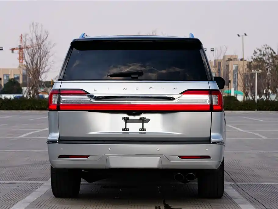 Lincoln Navigator 2021 — фото 26