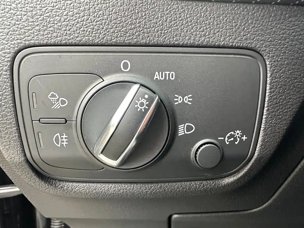 Audi Q2L 2023 — фото 12