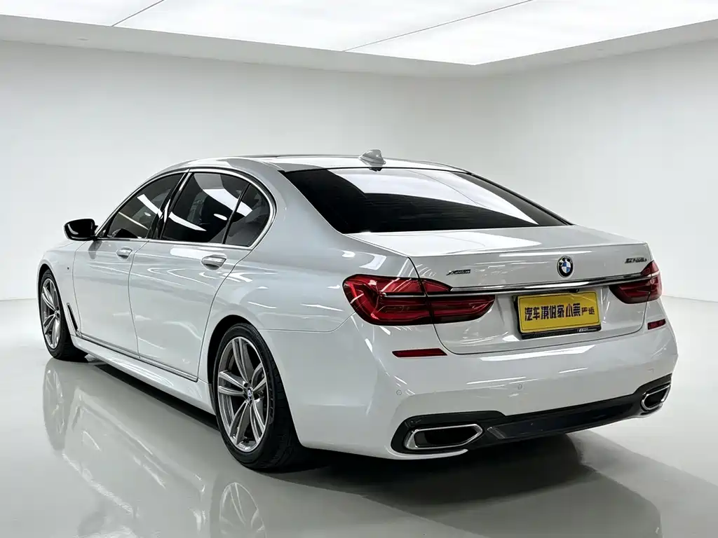 BMW 7 Series 2015 — фото 12