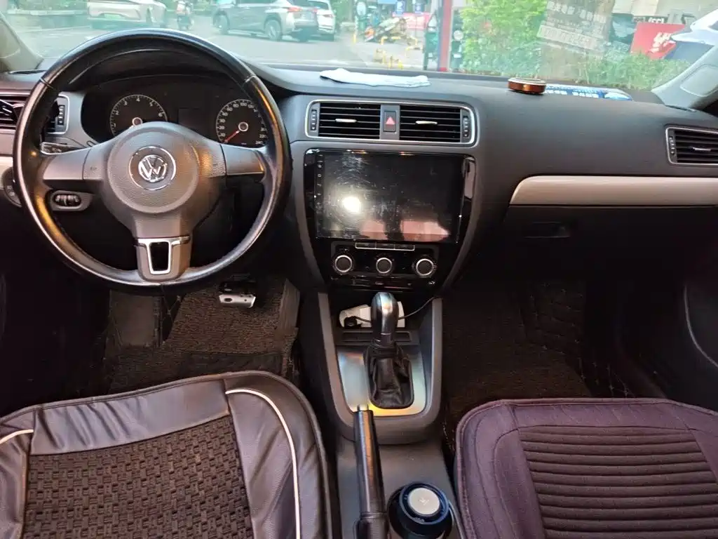 Volkswagen Sagitar 2015