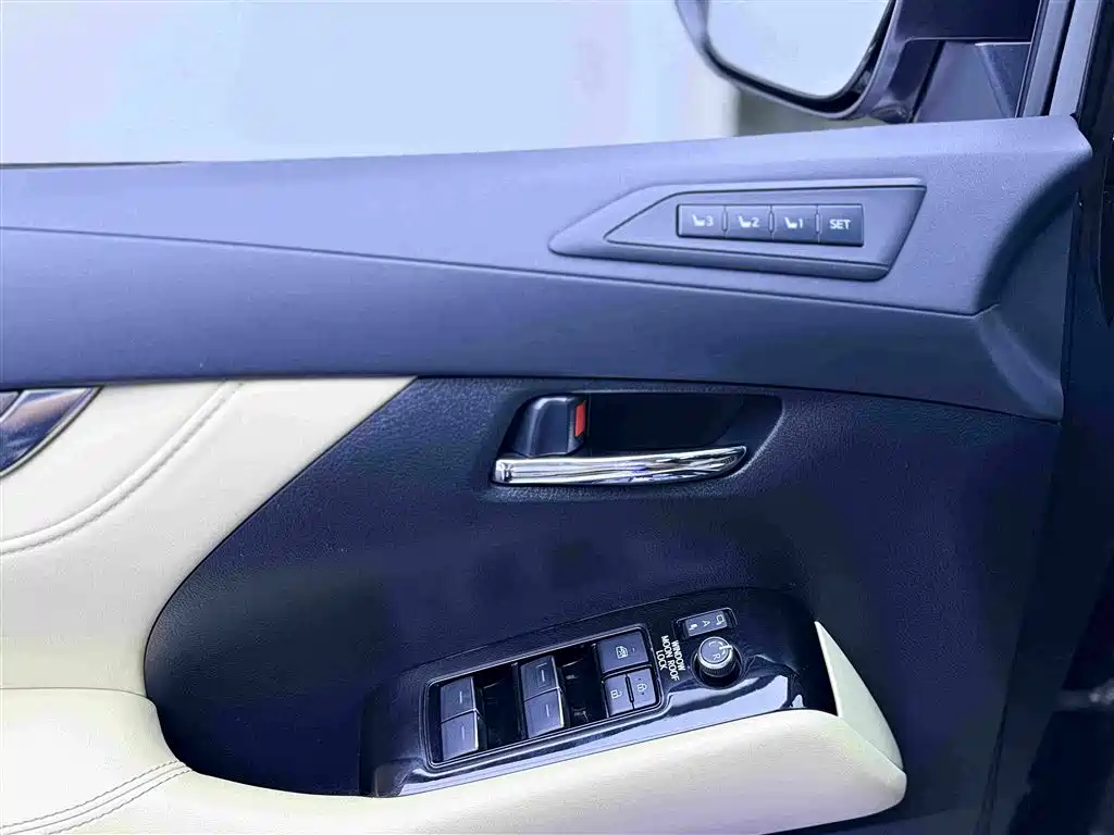Toyota Vellfire 2021 — фото 8