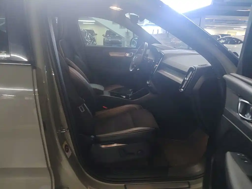 Volvo XC40 NEV 2021 — фото 25