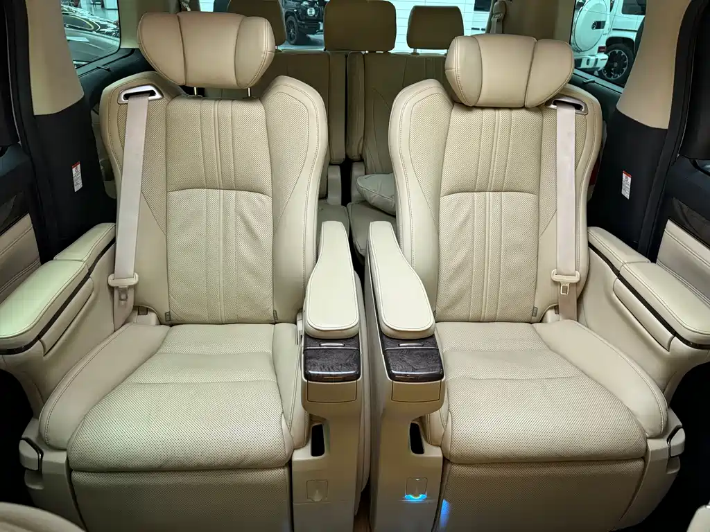 Toyota Alphard 2021 — фото 21