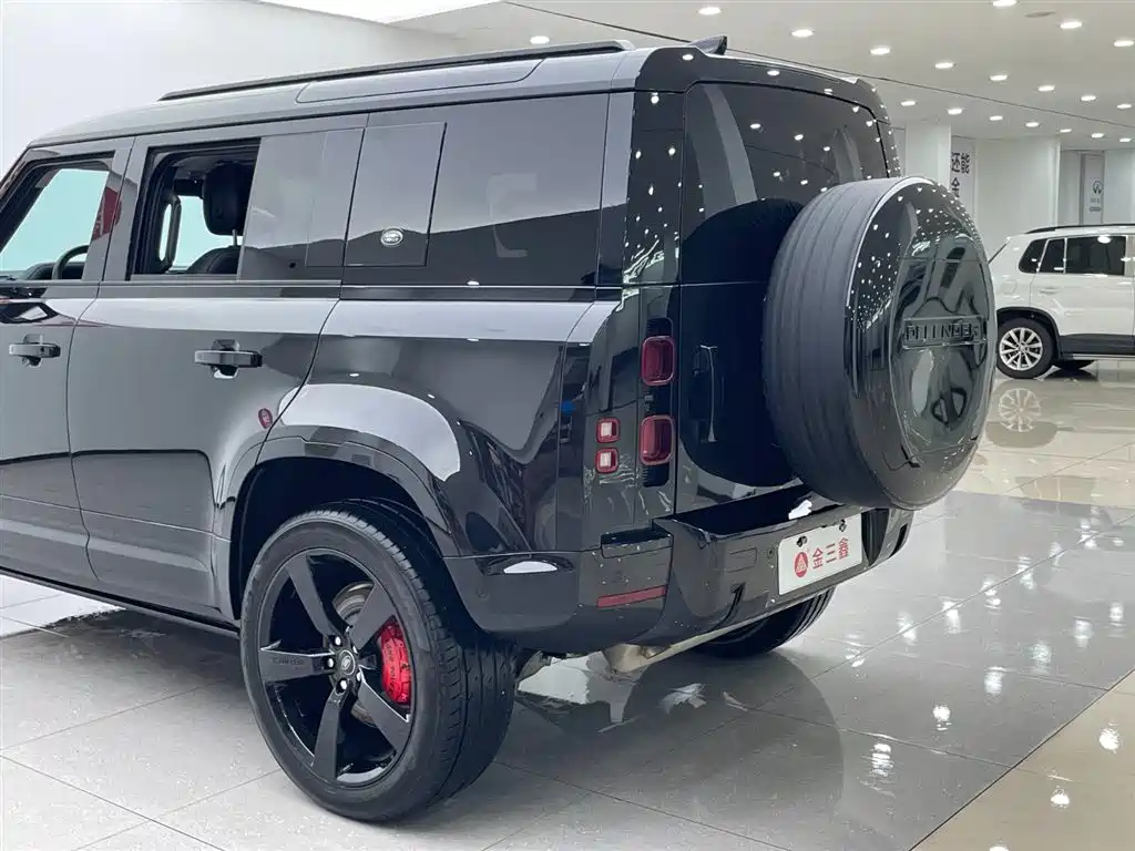 Land Rover Defender 2023 — фото 33