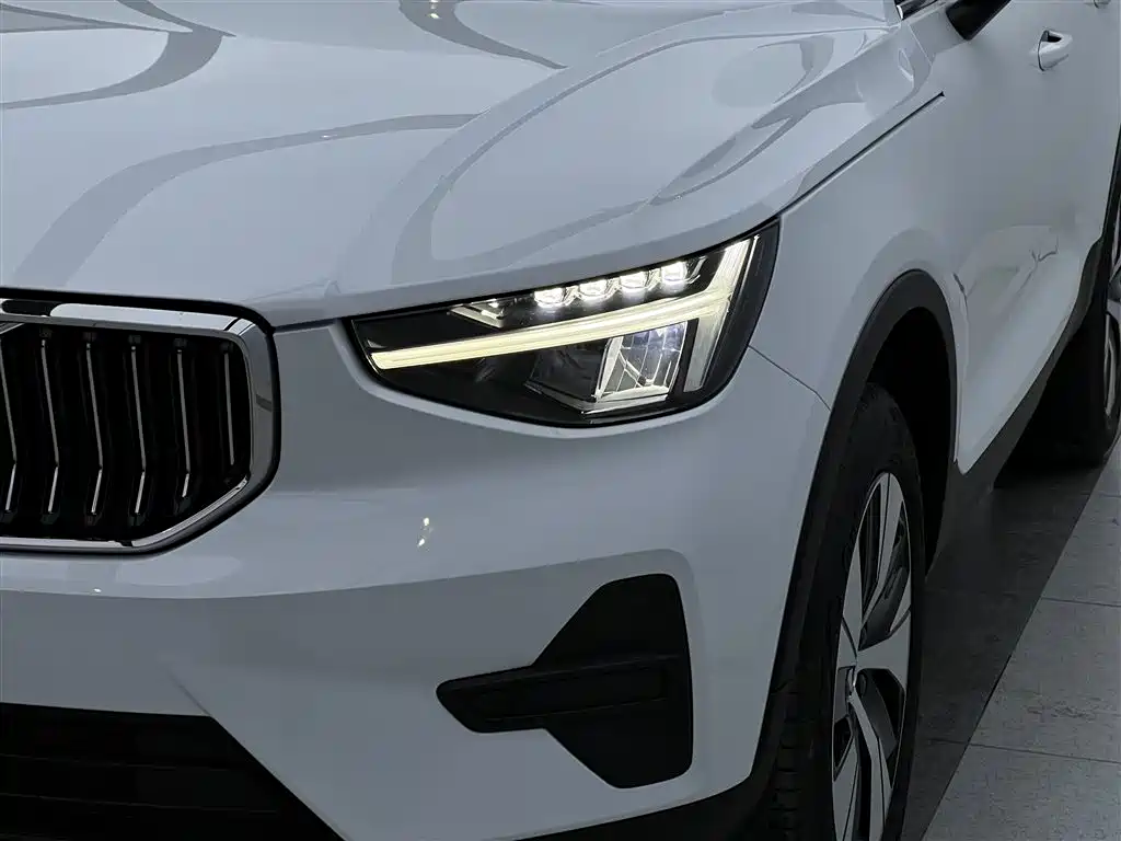 Volvo XC40 2024 — фото 11