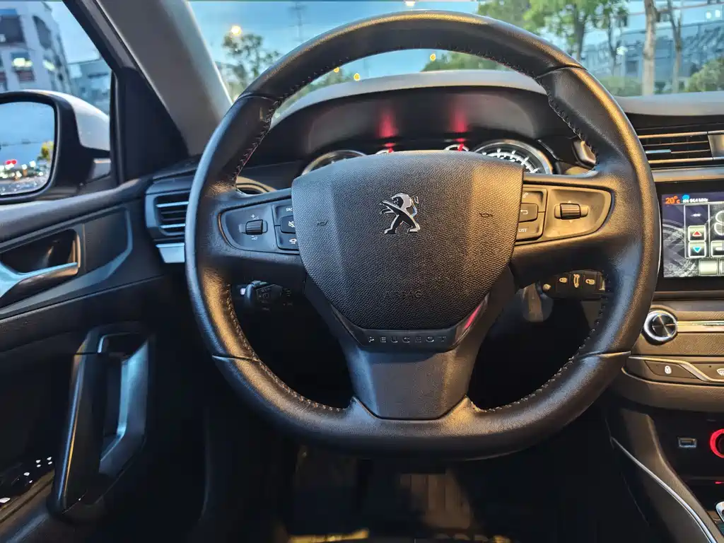 Peugeot 408 2018 — фото 14