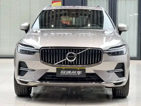 Volvo XC60 2025