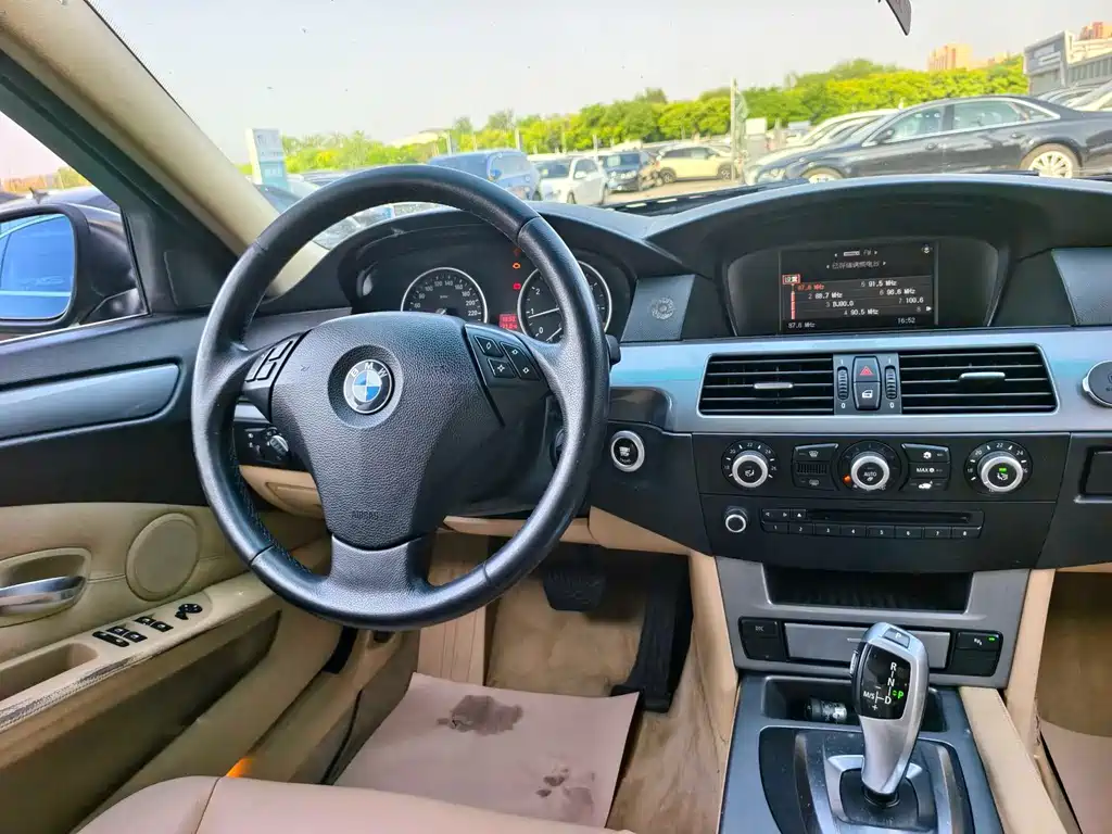 BMW 5 Series 2010 — фото 15