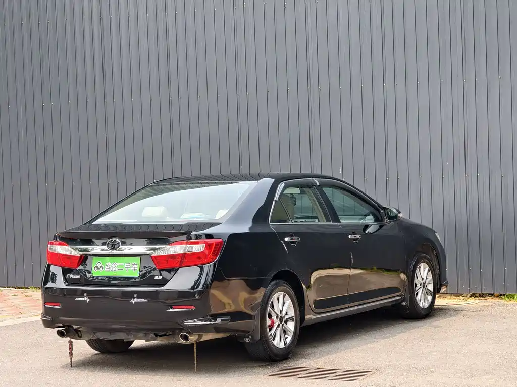 Toyota Camry 2014 — фото 23