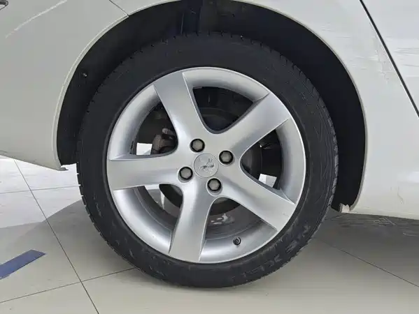 Peugeot 408 2013