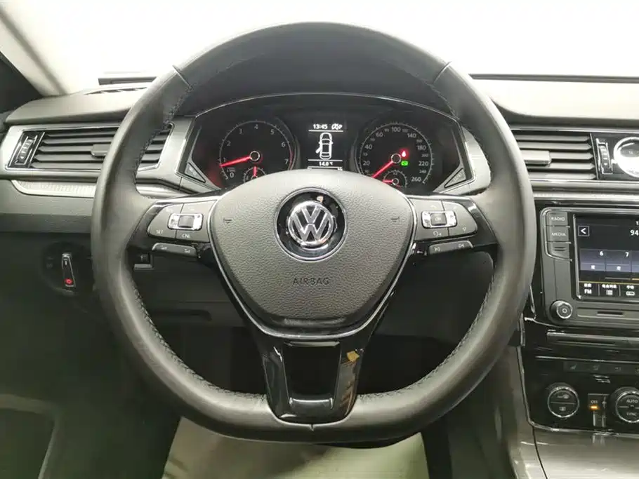 Volkswagen Passat 2019 — фото 15