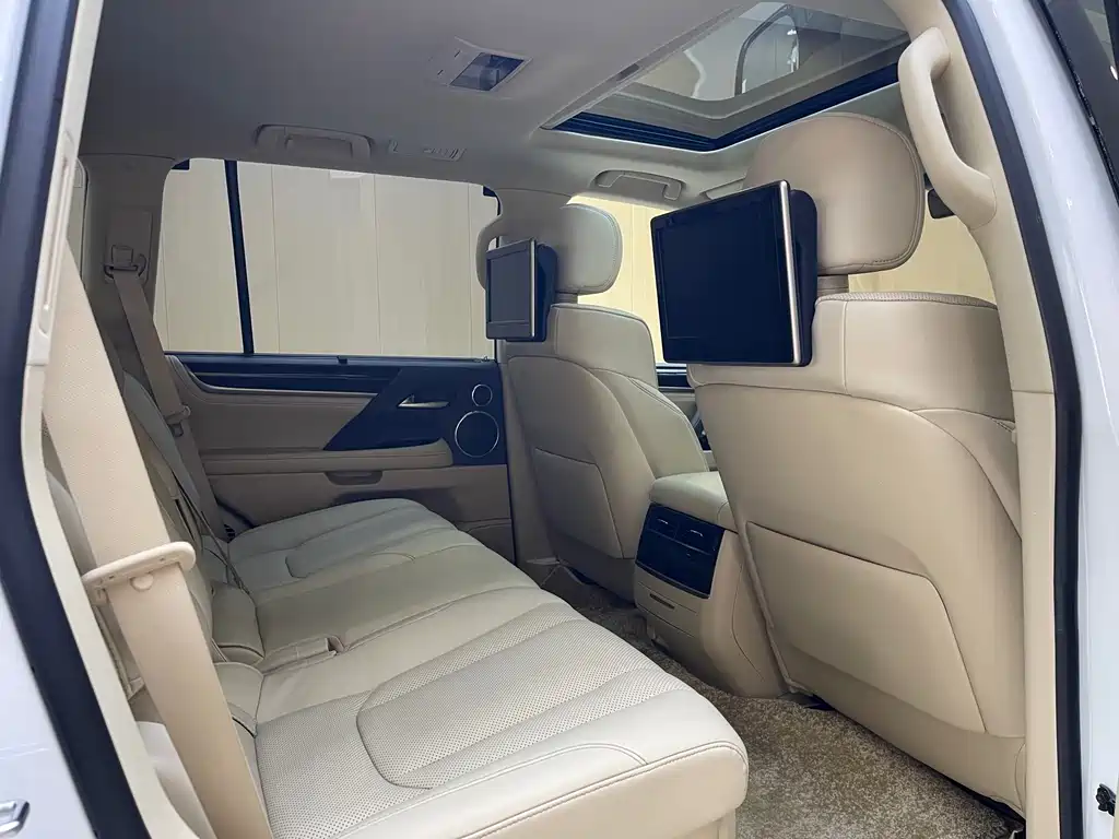 Lexus LX 2017 — фото 15