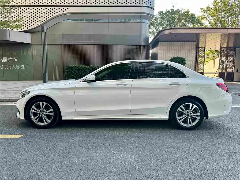 Mercedes-Benz C-Class 2018 — фото 10