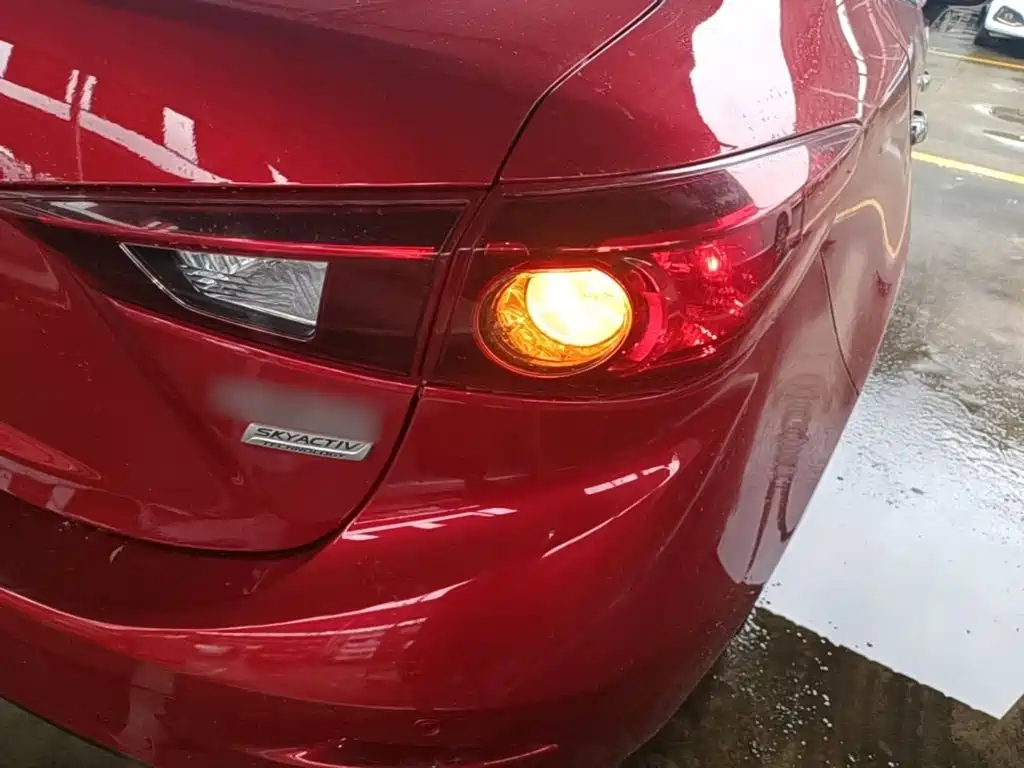 Mazda 3 Axela 2015 — фото 8