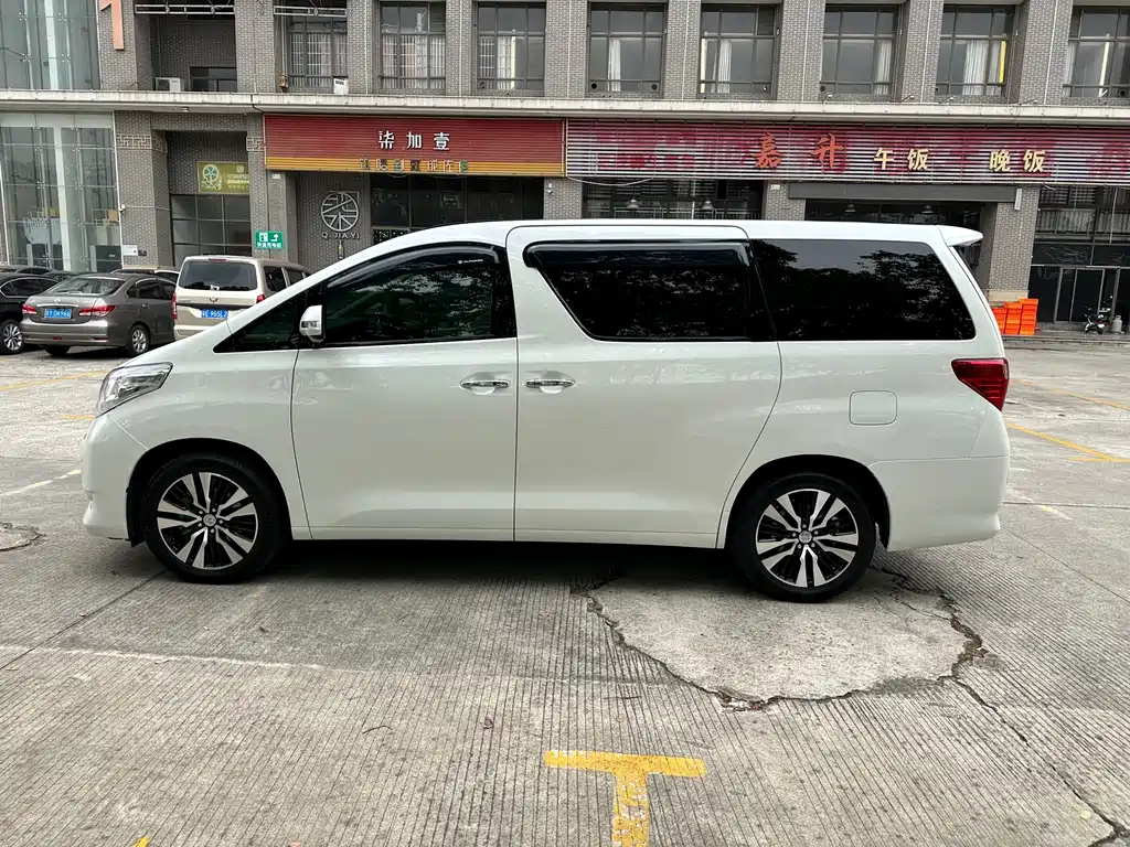 Toyota Alphard 2011 — фото 7