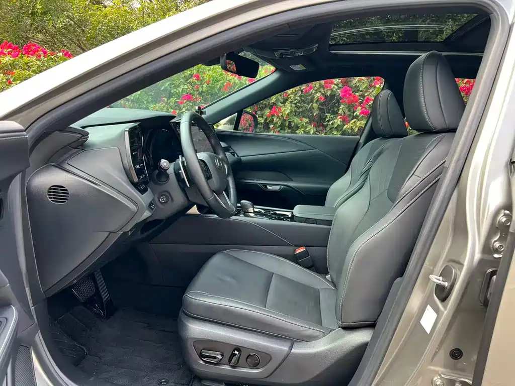 Lexus RX 2023