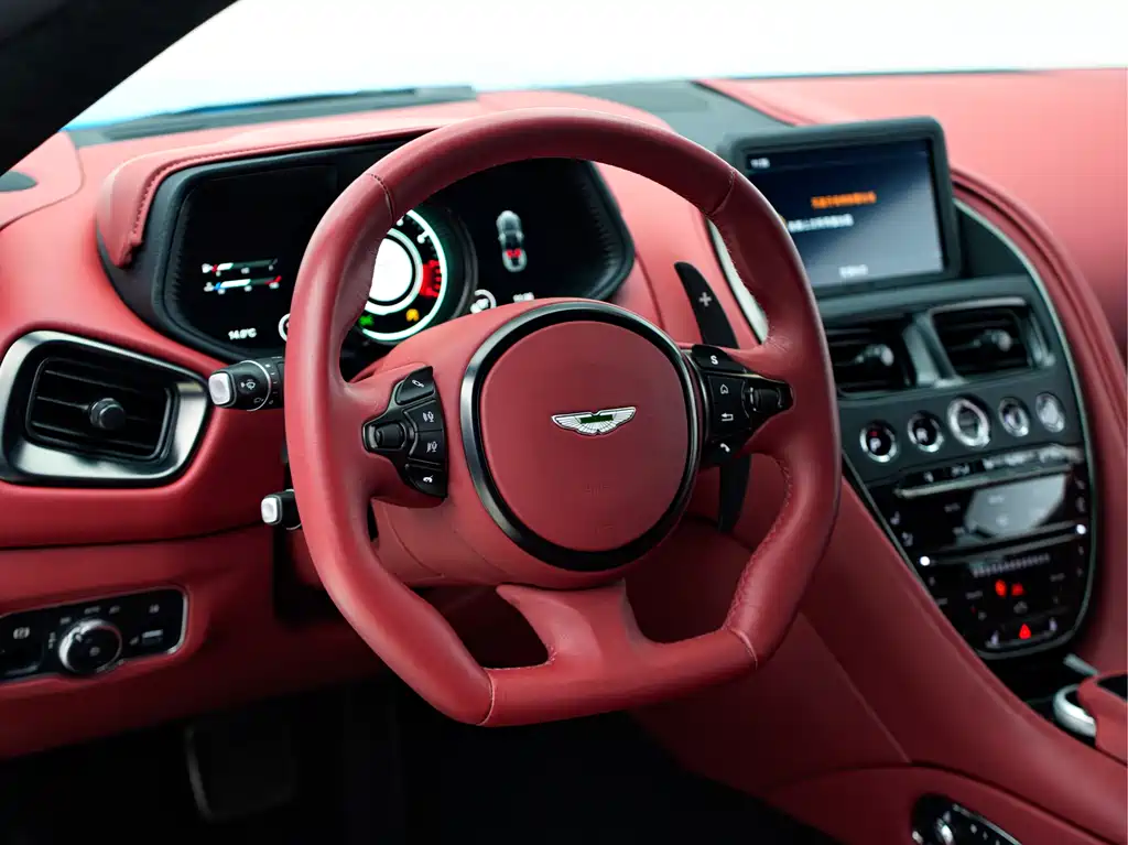 Aston Martin DB11 2023 — фото 14