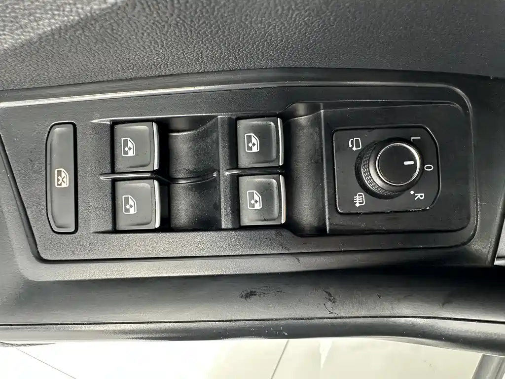 Volkswagen T-Roc 2022 — фото 12