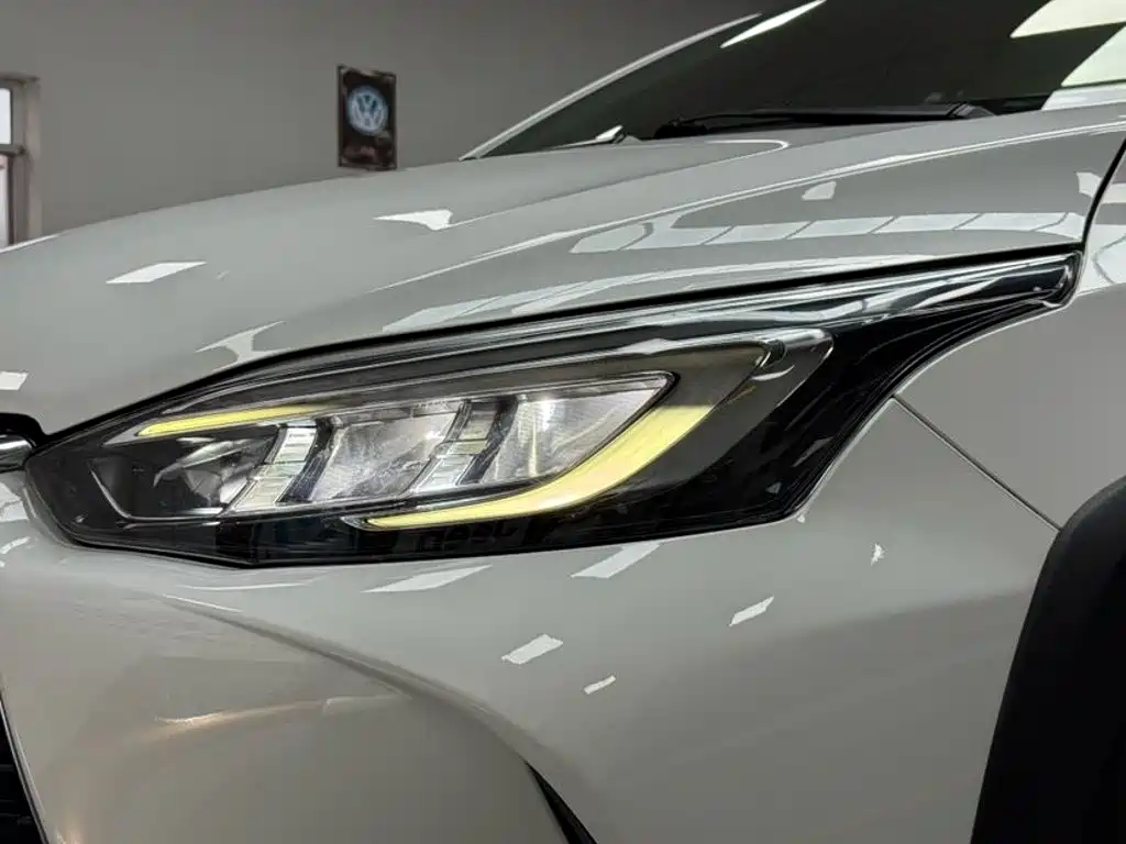 Toyota Yaris L 2023 — фото 21