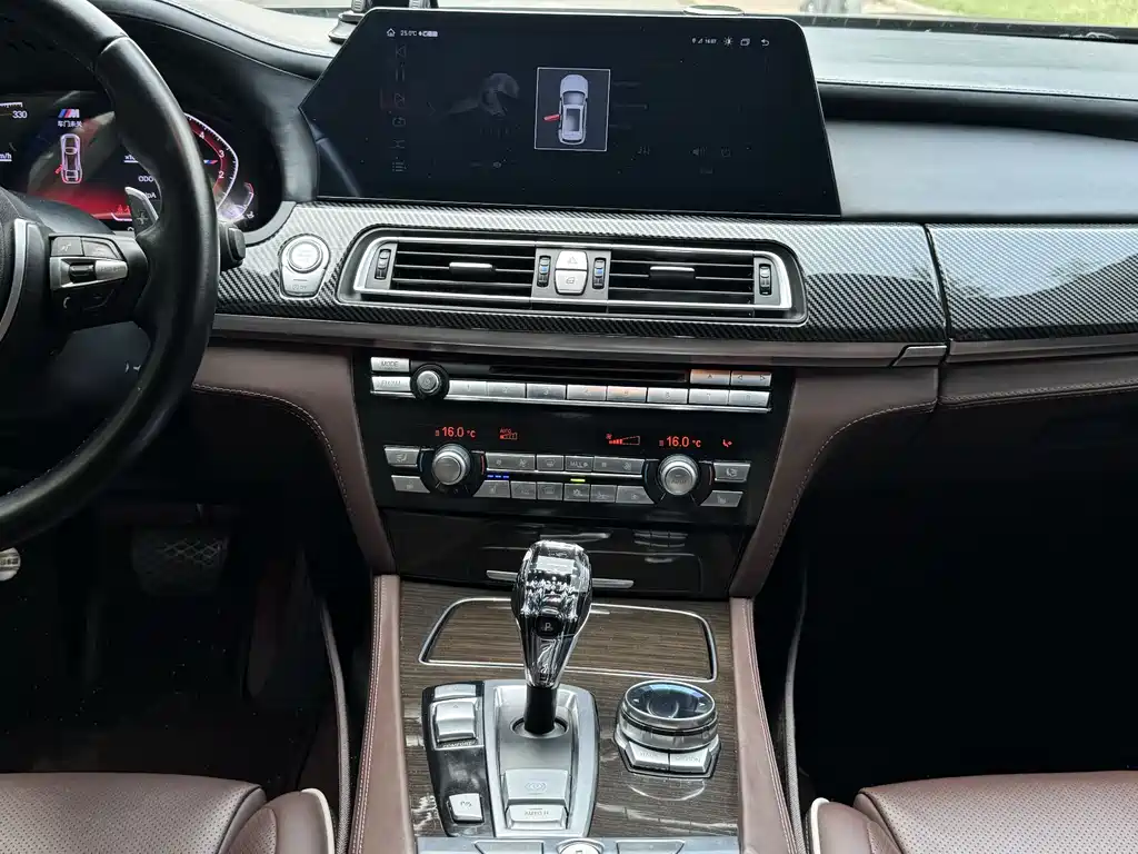 BMW 7 Series 2014 — фото 11