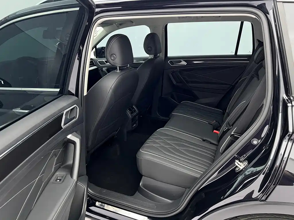 Volkswagen Tiguan L 2023 — фото 16