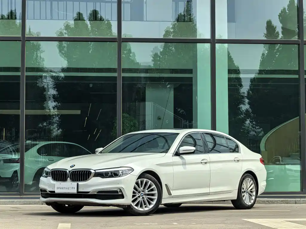 BMW 5 Series 2020 — фото 1