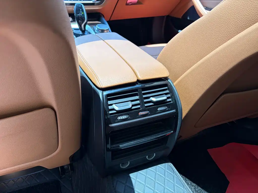 BMW 5 Series 2018 — фото 16